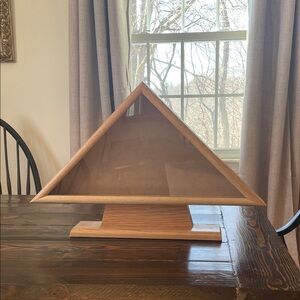 Maine Made Triangular Floating Oak Pedestal Flag Display Case Stand Natural Oak